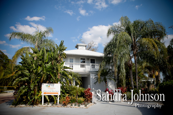Best Lakeside wedding at Paradise Cove in Orlando, Florida - Wedding photographer - Sandra Johnson (SJFoto.com)